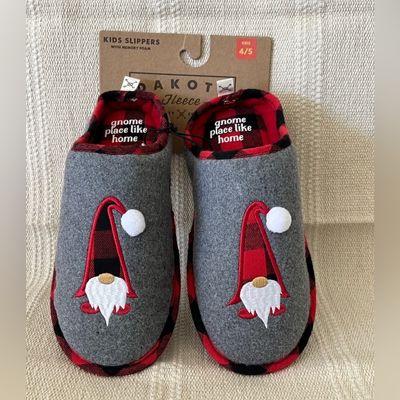 Dakota Kids Slippers. Size: 4/5 - Picture 5 of 8